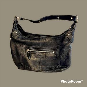 Classic medium size Coach purse